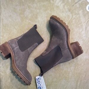 Stylish Gray Heeled Boots